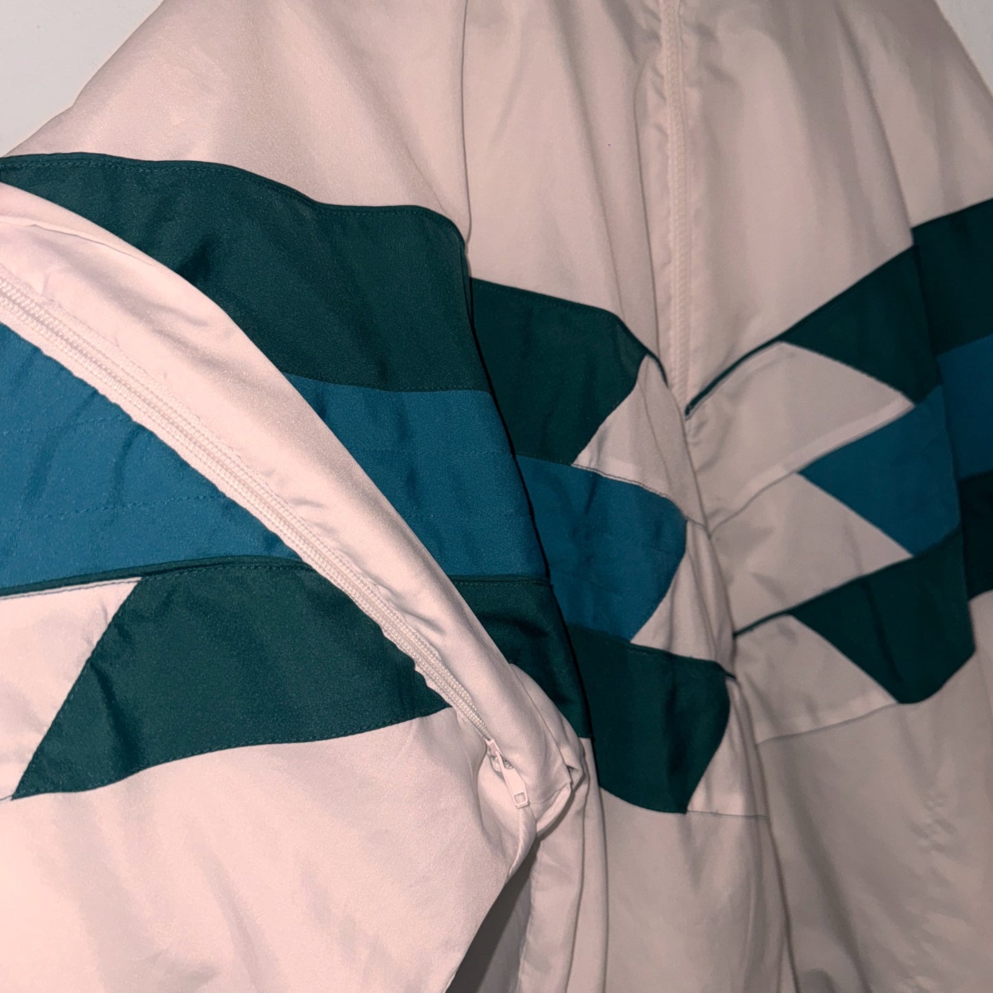 WEIßE TRAININGSJACKE & WESTE | M